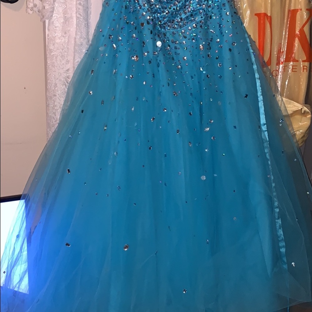 Prom dress - Picture 2 of 2